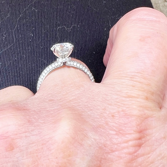 2 Carat Moissanite Engagement Ring Handcrafted in Sterling Silver 925 D VVS - Picture 8 of 8